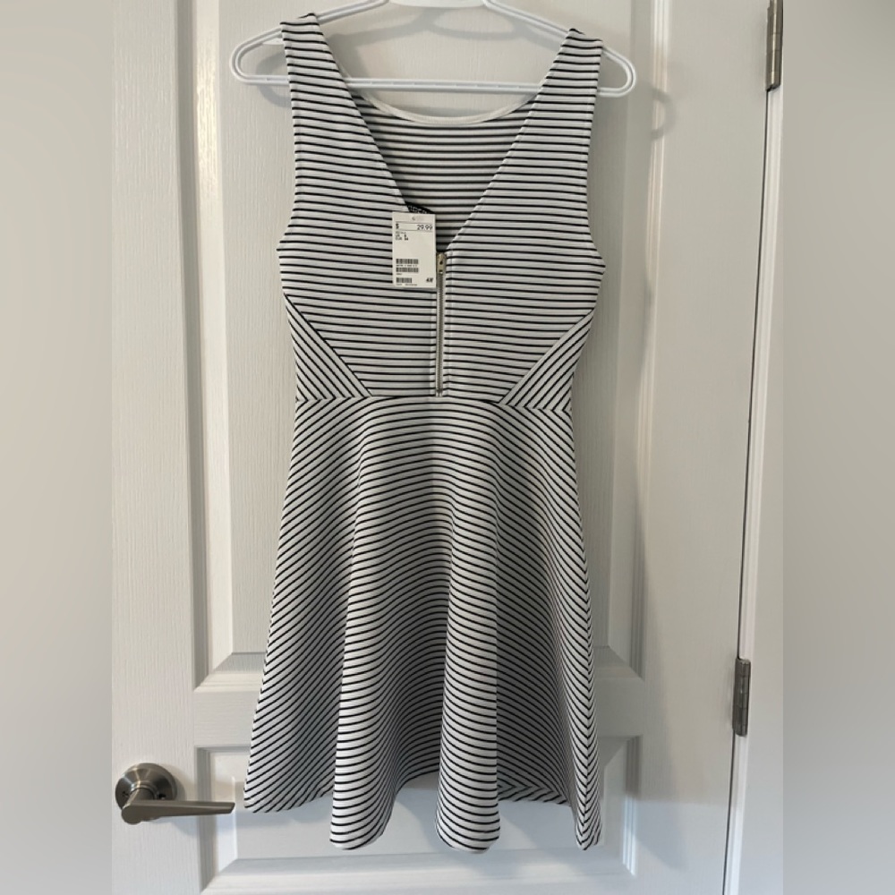 H&M DRESS - Picture 2 of 2